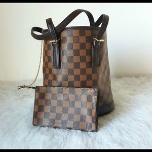 Auth Louis Vuitton Damier bag w/accessory pouch.